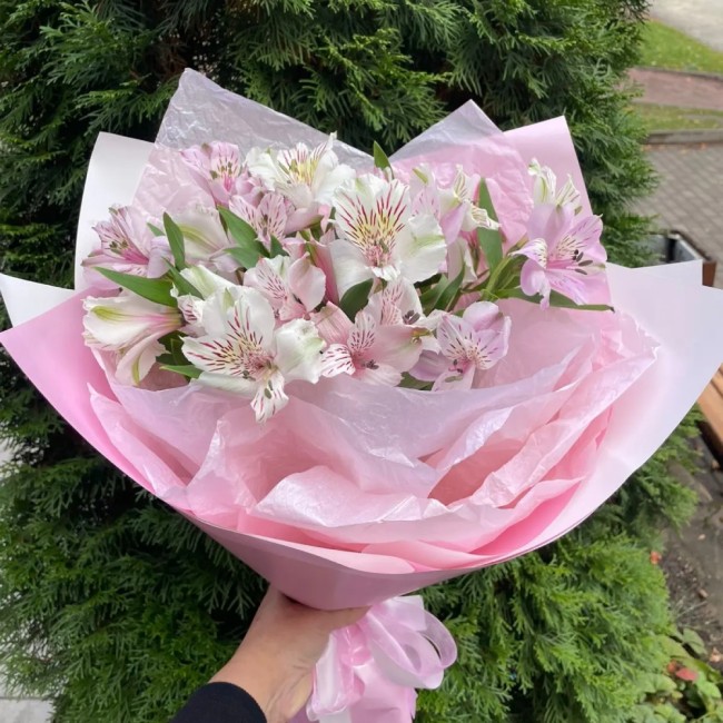 Букет цветов "Розовая вуаль"